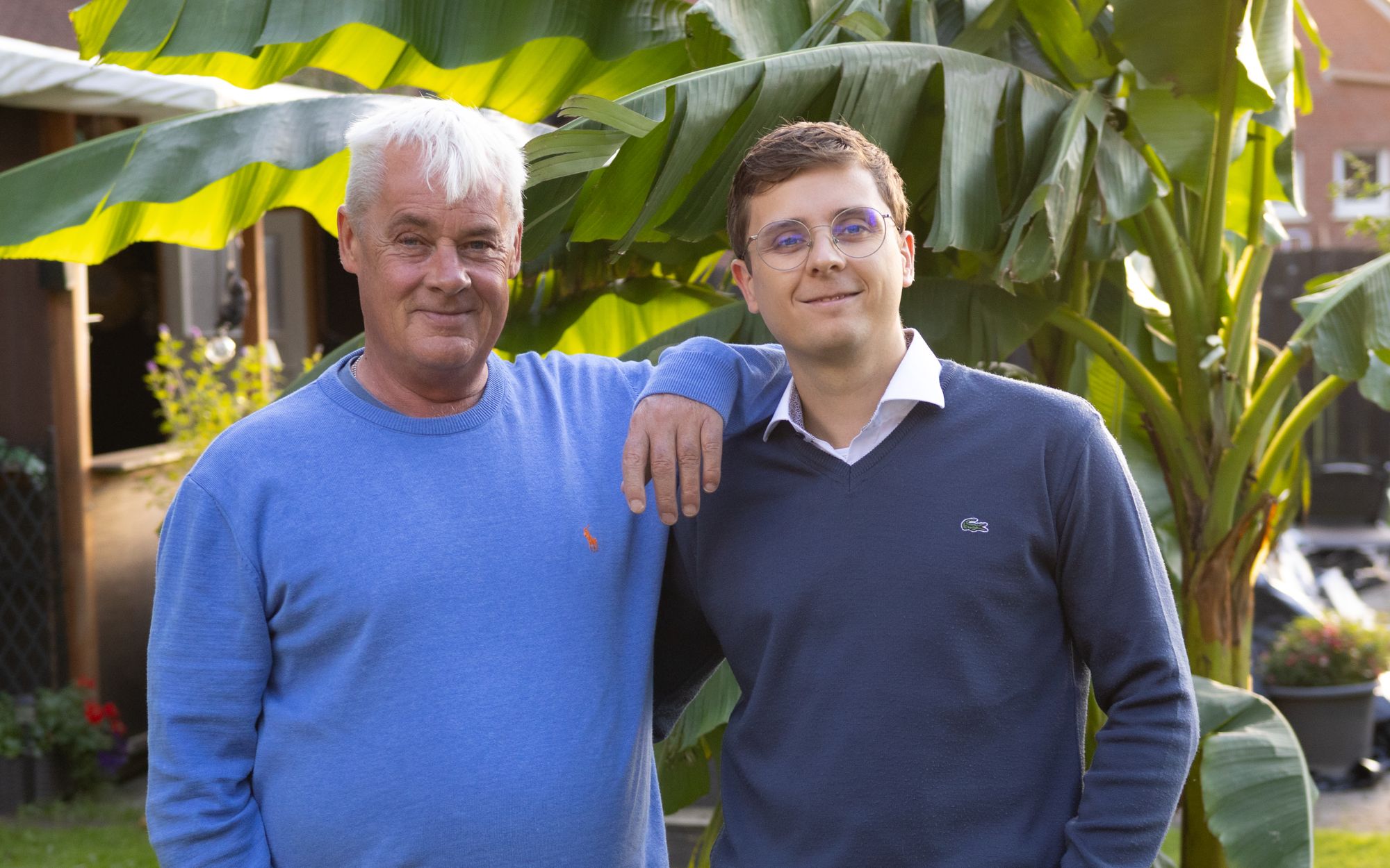 Thomas und Marius Mersch, Vater und Sohn, vor Bananenstauden